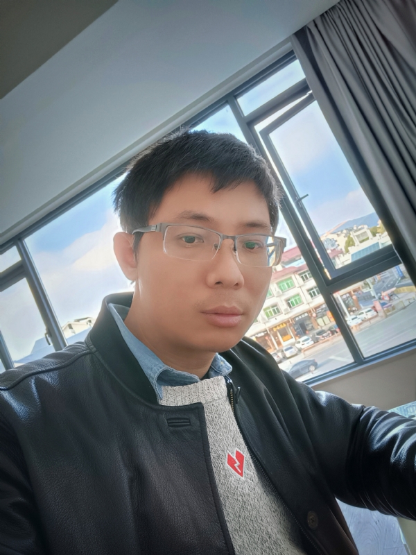 也许只是缺少一个拥抱的第二张照片--长泰相亲网
